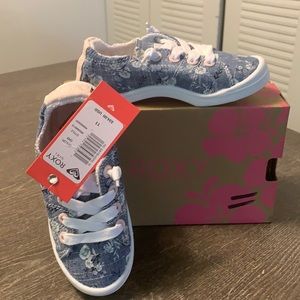 adorable new in box tidy sneakers fir toddler girl